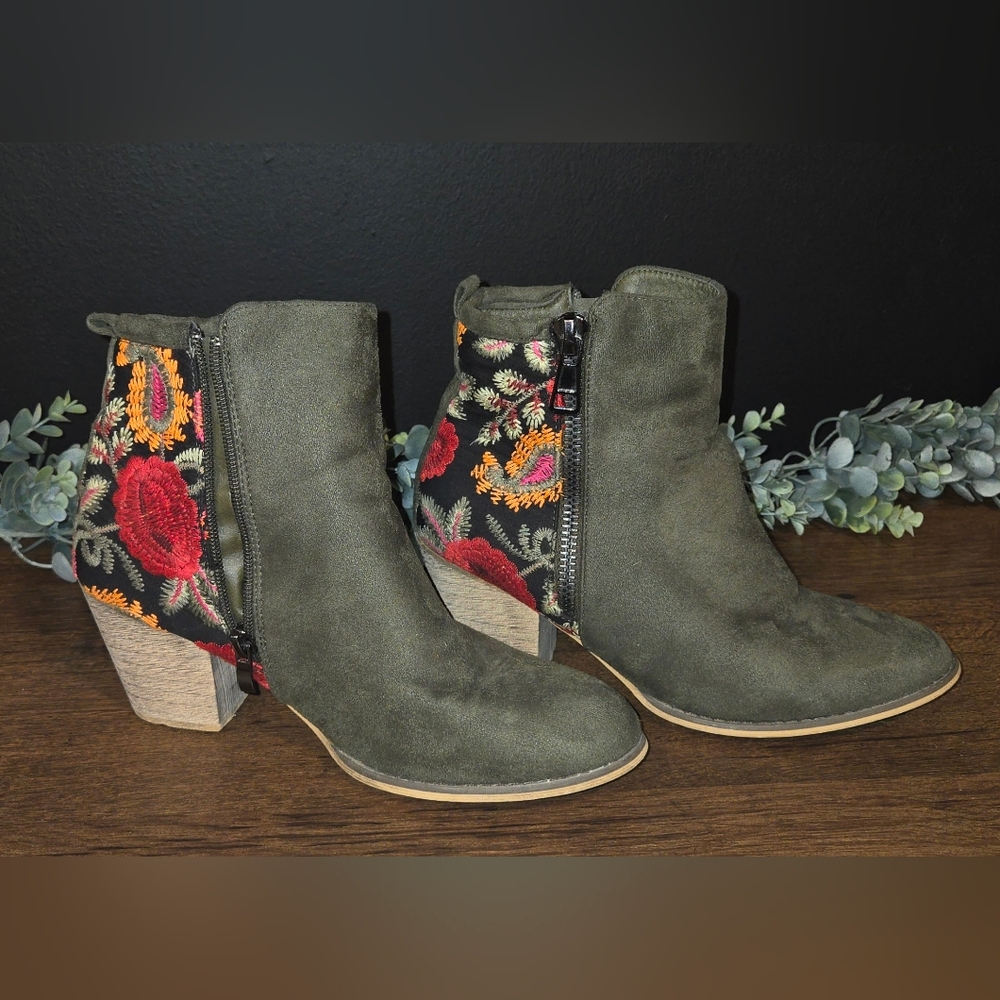 Tiara Los Angeles sz 8.5 boots, olive colored, suede feel, embroidered flowers